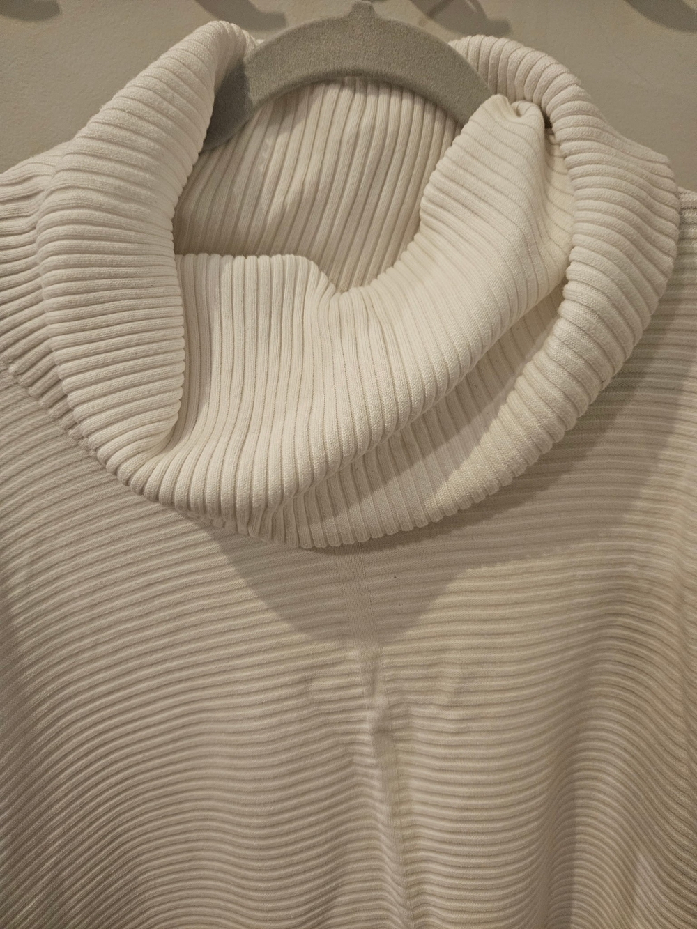 White Ribbed Knit Top with 'Woman' Label - Picture 5 of 6